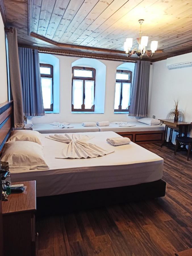 Gjirokastër Boutique Hotel Praga מראה חיצוני תמונה