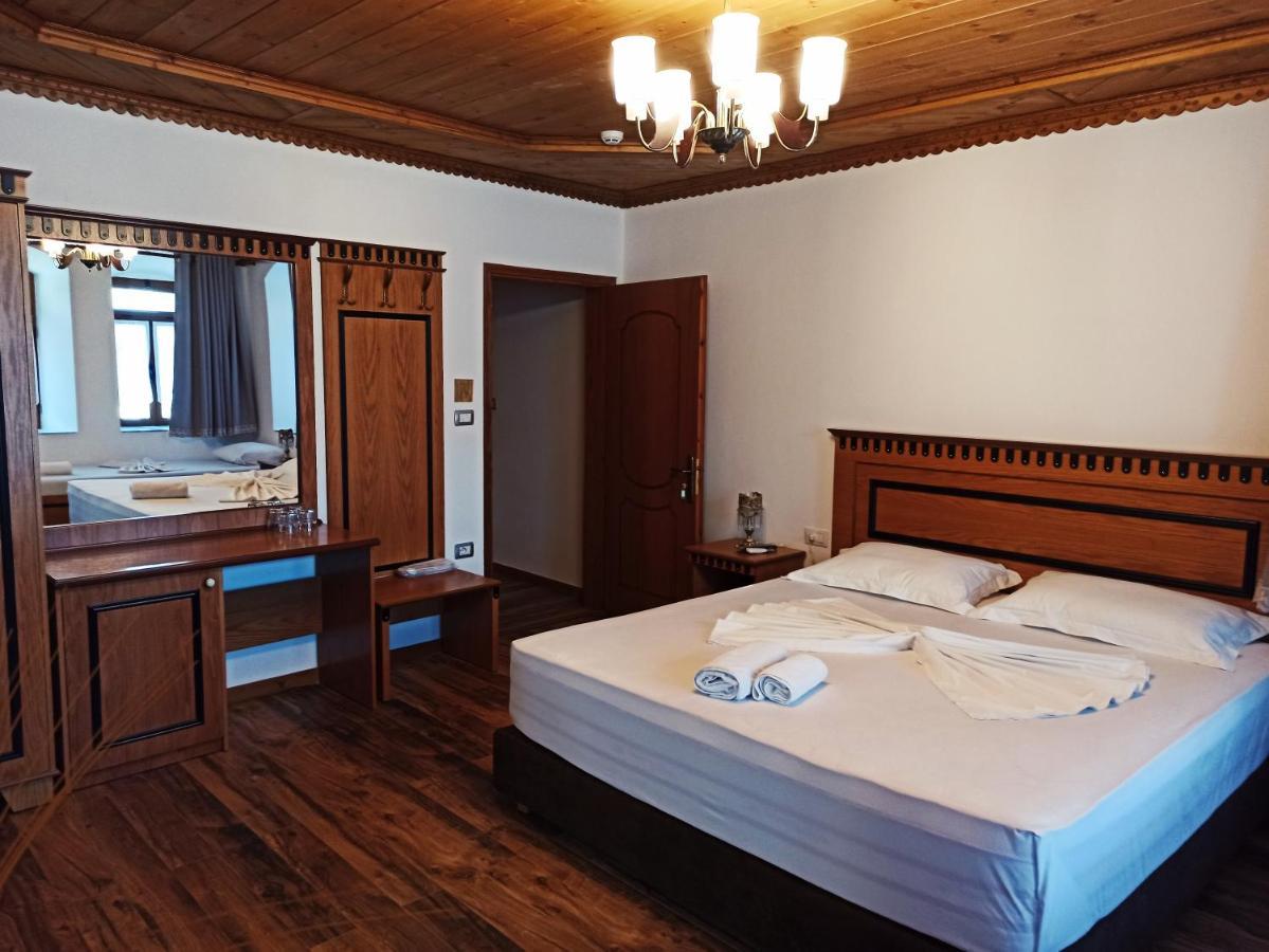 Gjirokastër Boutique Hotel Praga מראה חיצוני תמונה