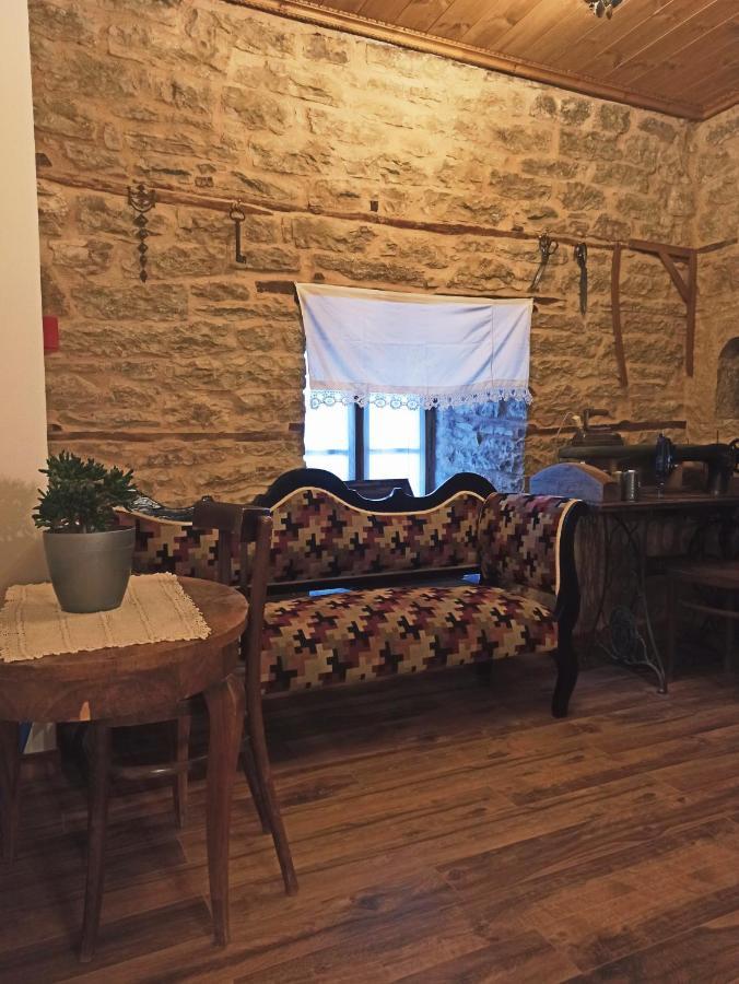 Gjirokastër Boutique Hotel Praga מראה חיצוני תמונה