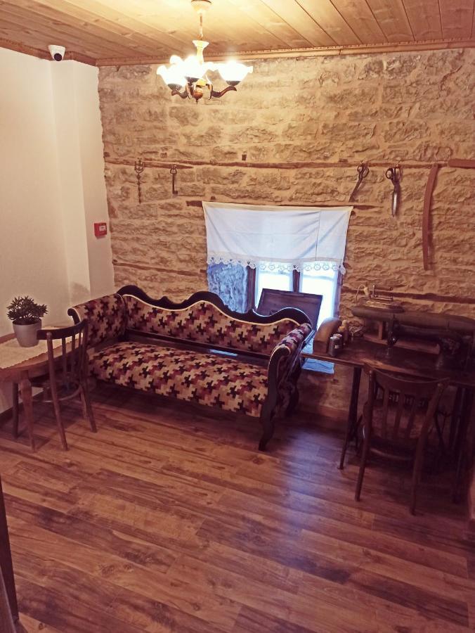 Gjirokastër Boutique Hotel Praga מראה חיצוני תמונה
