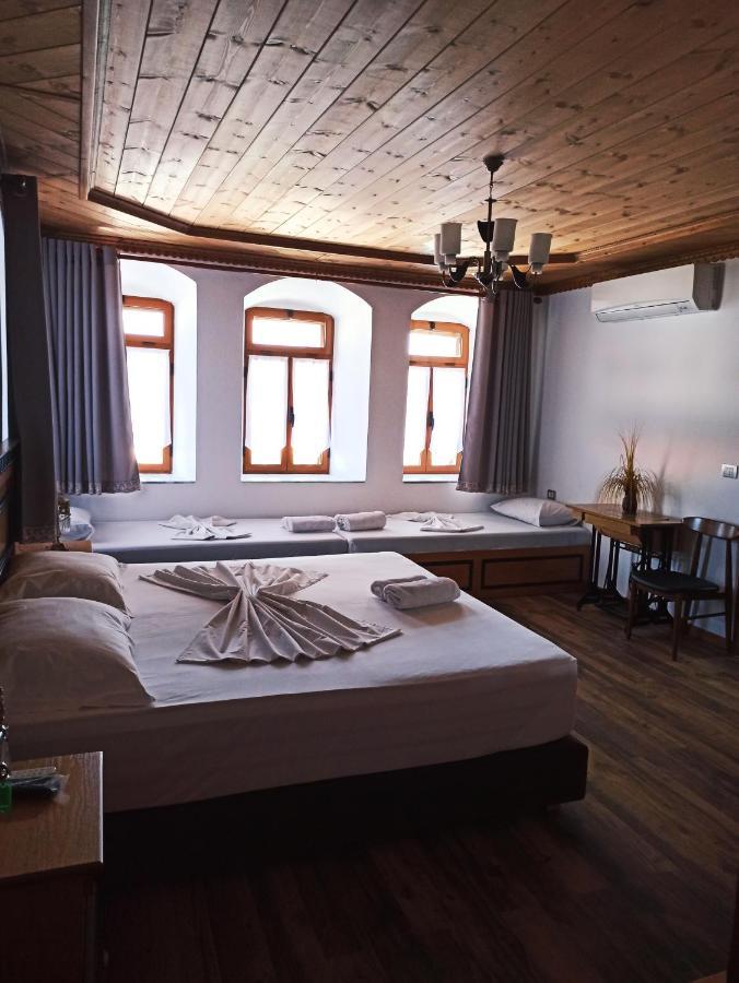 Gjirokastër Boutique Hotel Praga מראה חיצוני תמונה