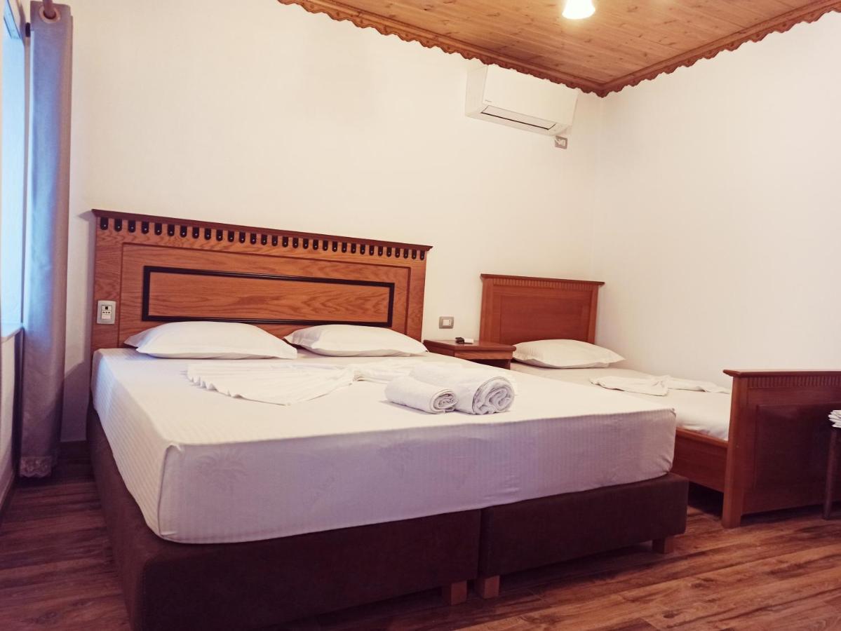 Gjirokastër Boutique Hotel Praga מראה חיצוני תמונה