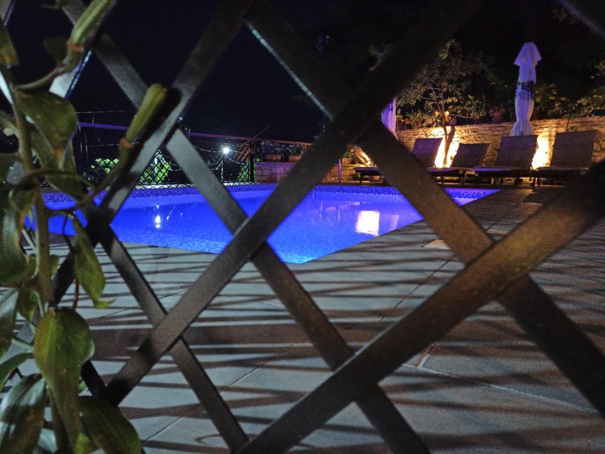 Gjirokastër Boutique Hotel Praga מראה חיצוני תמונה