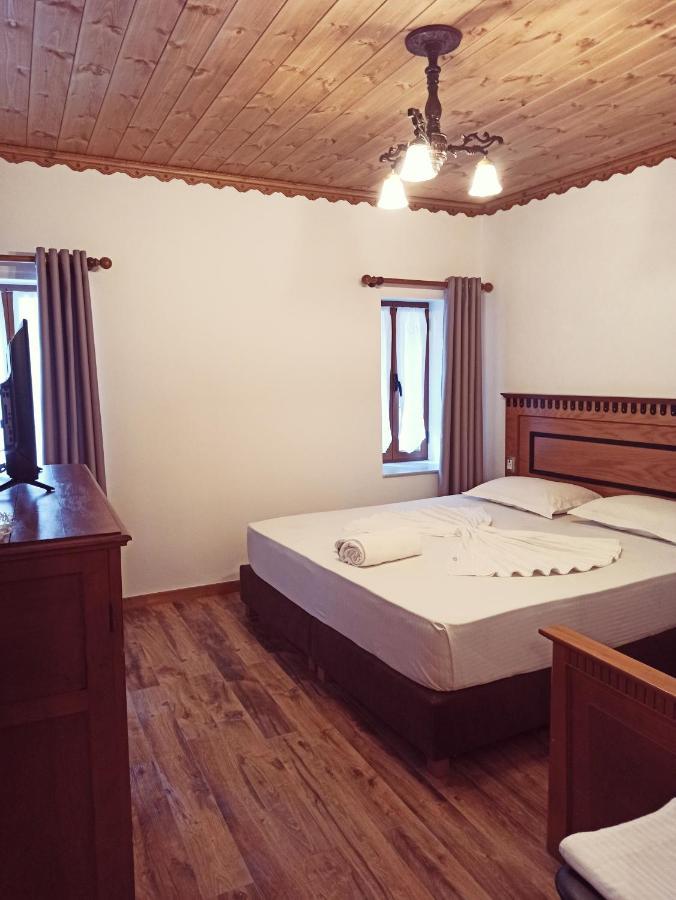 Gjirokastër Boutique Hotel Praga מראה חיצוני תמונה