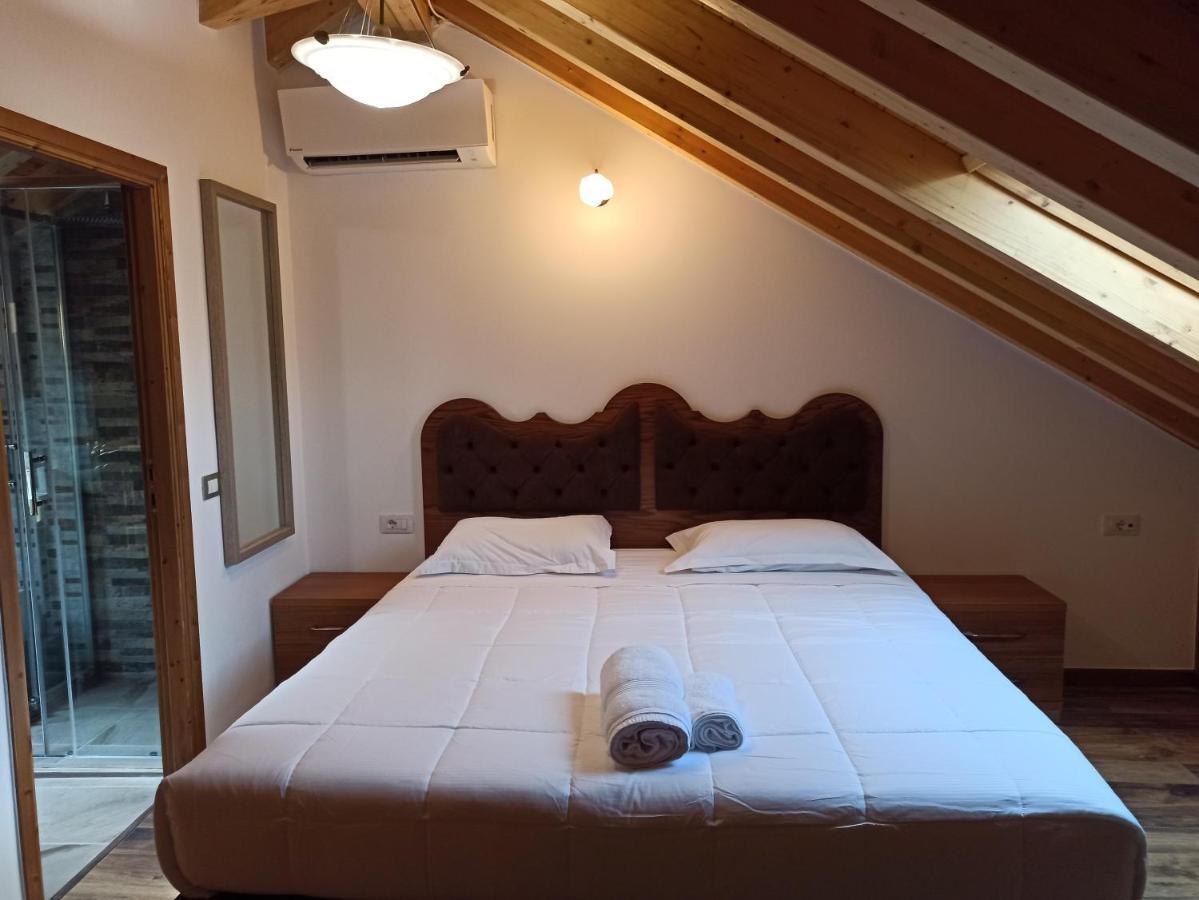 Gjirokastër Boutique Hotel Praga מראה חיצוני תמונה
