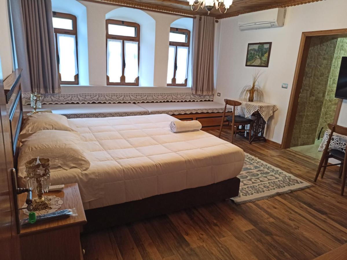 Gjirokastër Boutique Hotel Praga מראה חיצוני תמונה