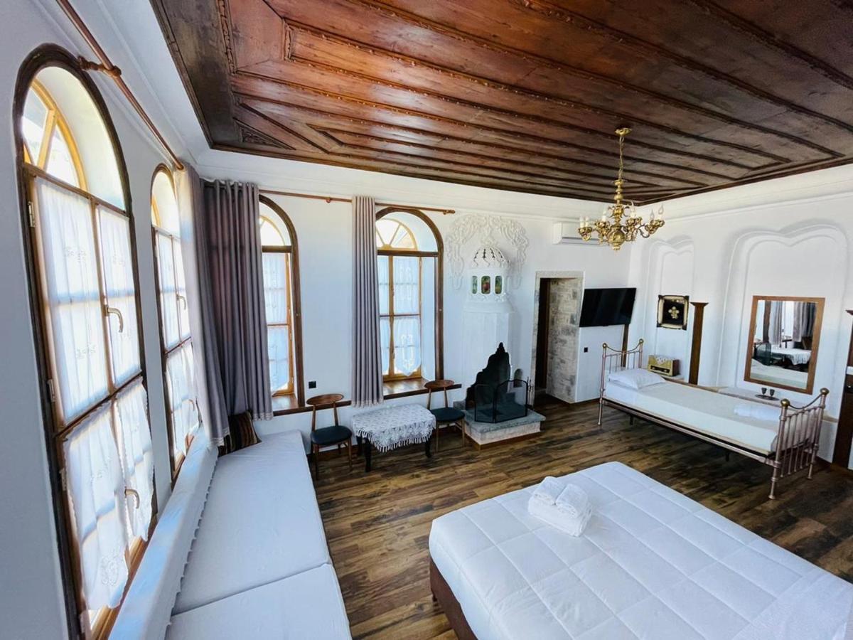 Gjirokastër Boutique Hotel Praga מראה חיצוני תמונה