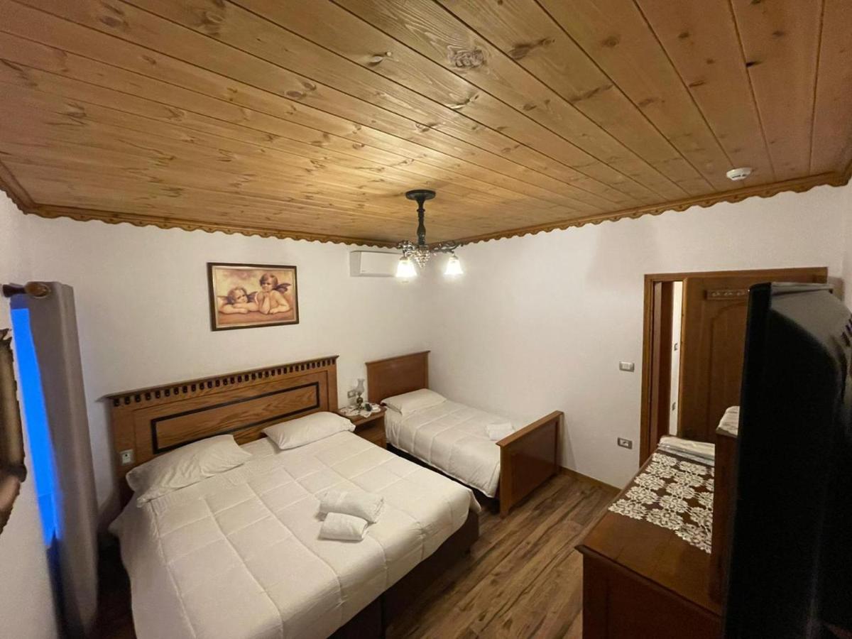Gjirokastër Boutique Hotel Praga חדר תמונה