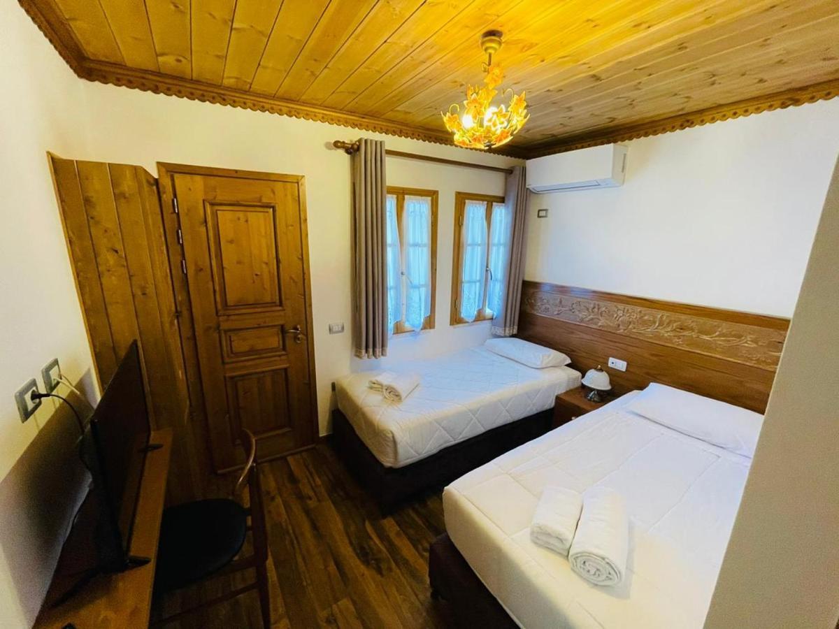 Gjirokastër Boutique Hotel Praga מראה חיצוני תמונה