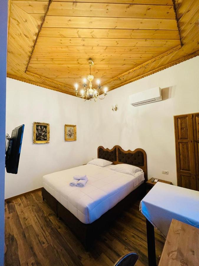 Gjirokastër Boutique Hotel Praga חדר תמונה