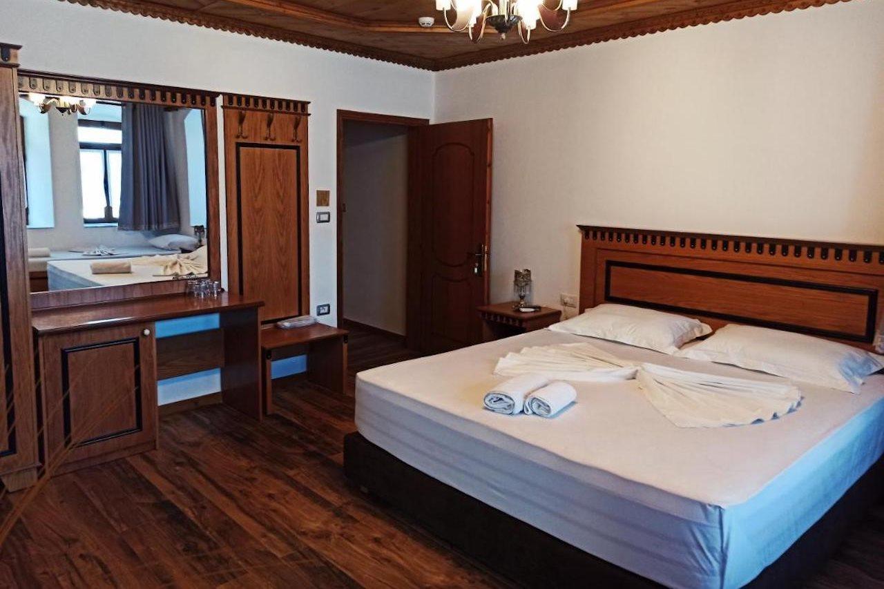 Gjirokastër Boutique Hotel Praga מראה חיצוני תמונה