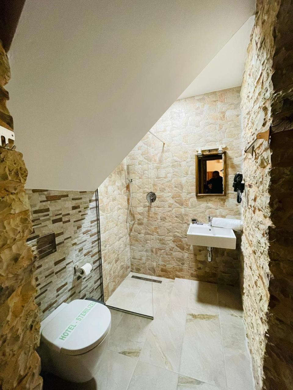 Gjirokastër Boutique Hotel Praga חדר תמונה