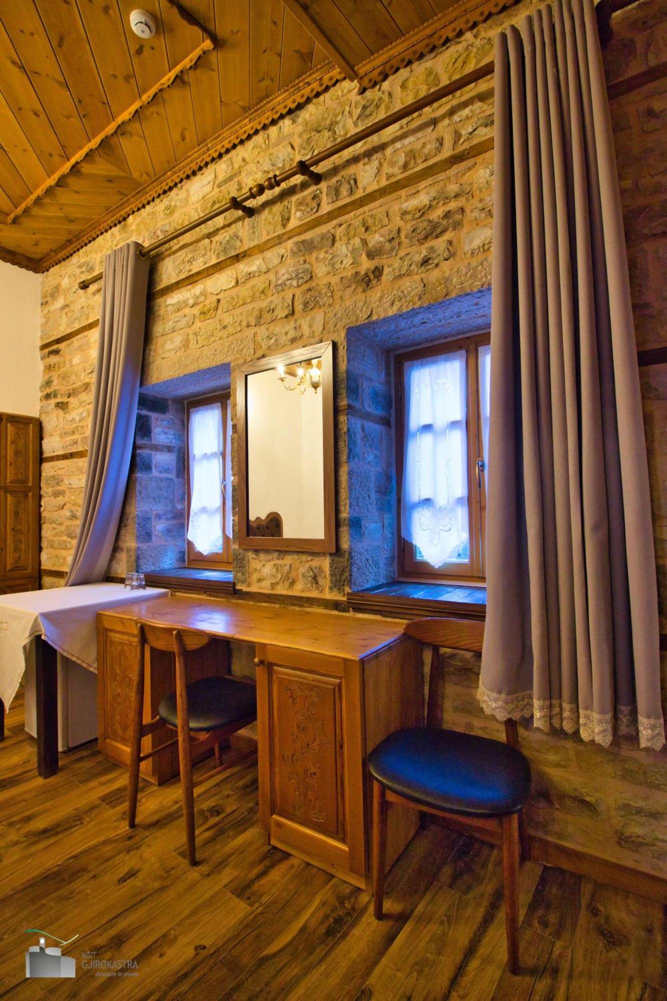 Gjirokastër Boutique Hotel Praga חדר תמונה
