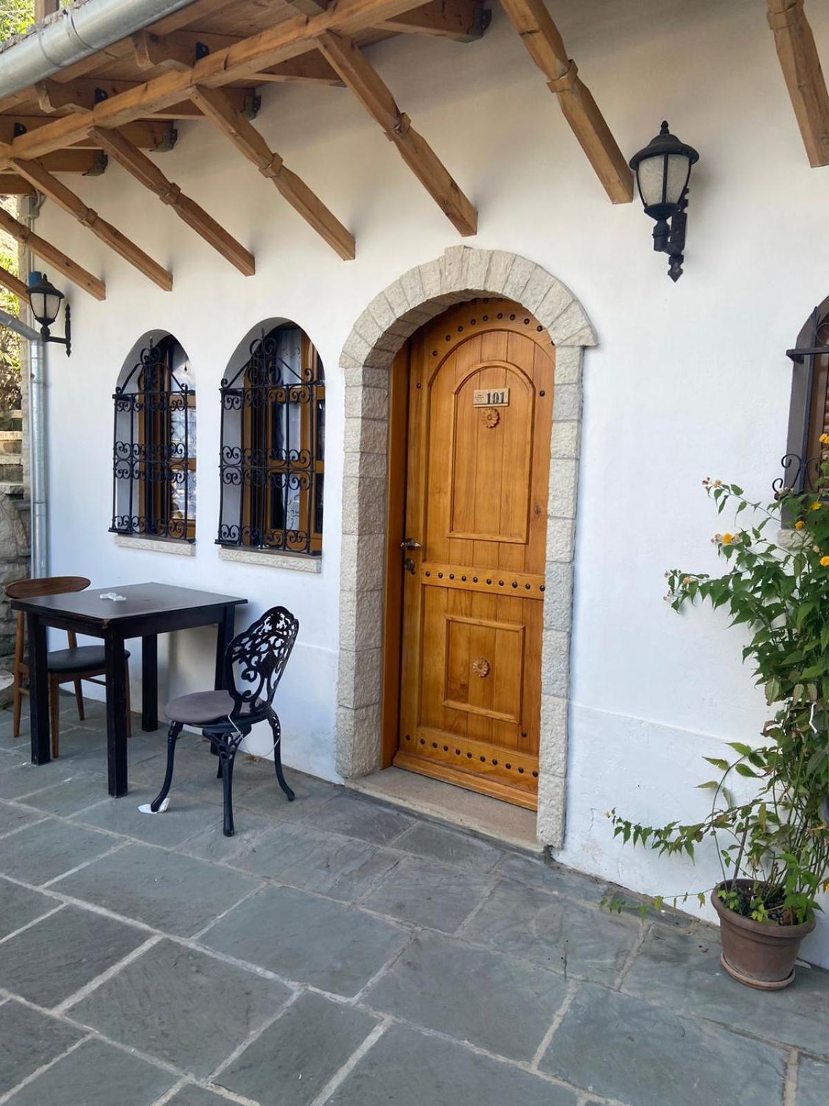 Gjirokastër Boutique Hotel Praga מראה חיצוני תמונה